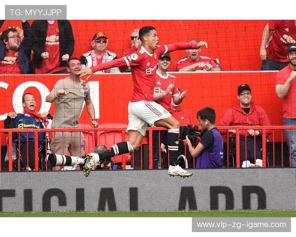 C罗梅开二度,曼联4-1大胜热刺,豪取英超三连胜 C罗梅开二度,曼联4-1大胜热刺,豪取英超三连胜